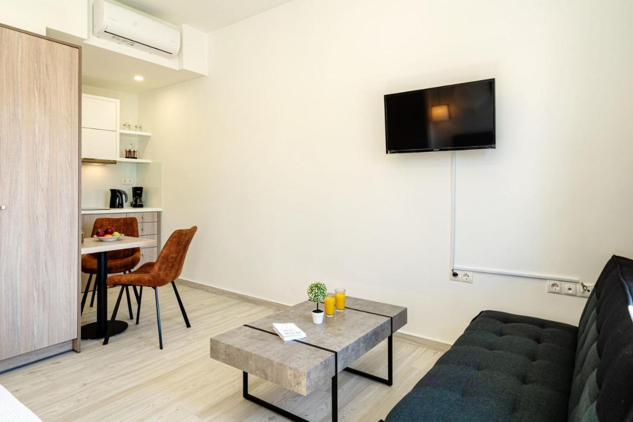White&Gray Apartment 罗希姆诺 外观 照片
